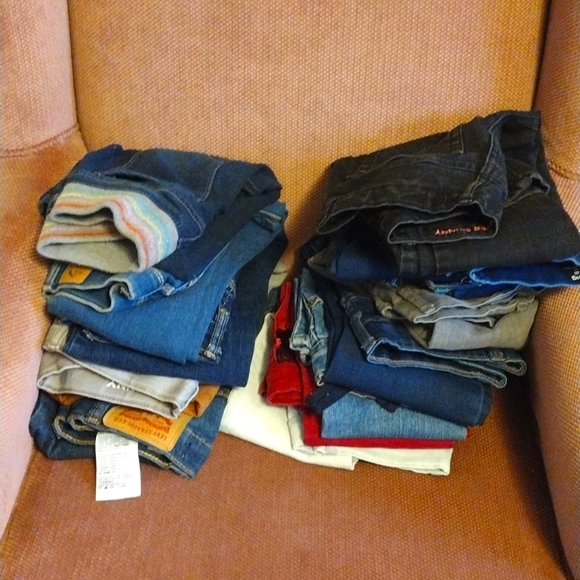 13 pairs of jeans size 7-8 in girls